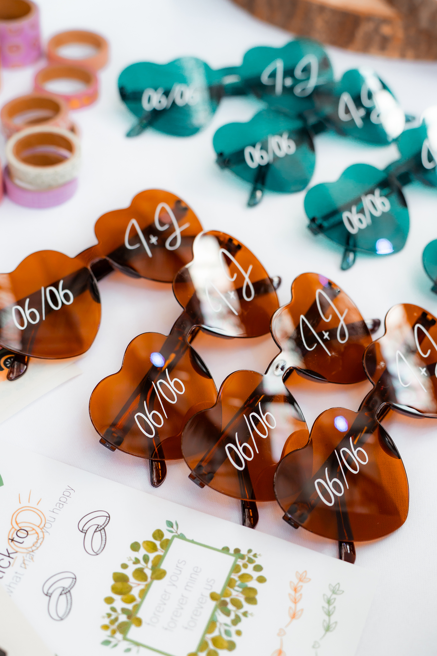 Personalisierte Sonnenbrillen als Gastgeschenk zur Hochzeit in der Blumenhalle Jülich